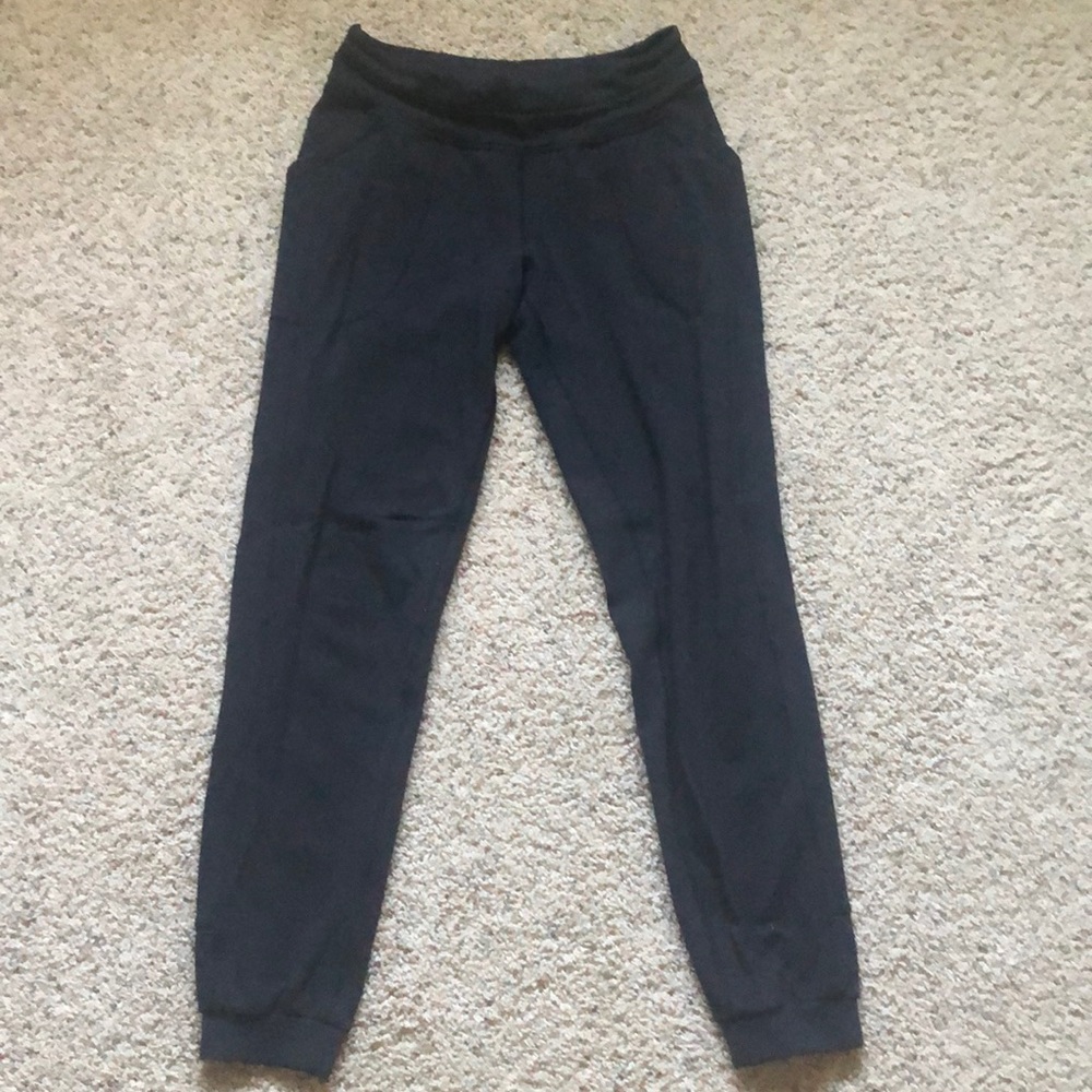 Lululemon joggers Sz 6